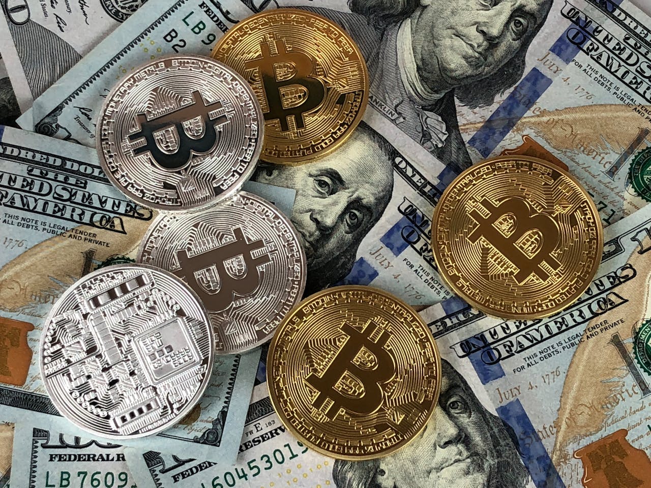 services-03 Close-up of bitcoins and US dollar bills symbolizing modern finance and cryptocurrency.